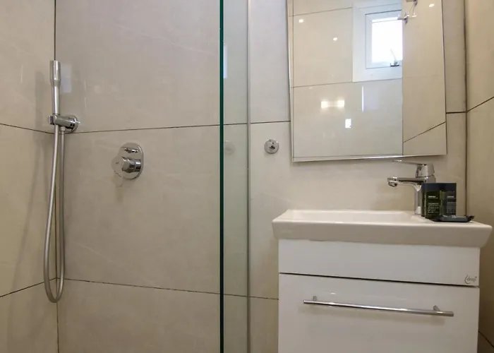 Phaedrus Living - Seaside Luxury Flat Harbour 108 *